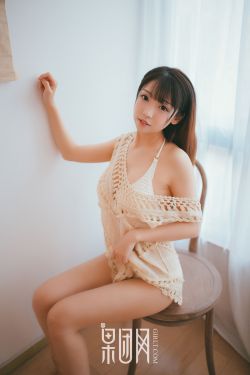 美女裸奔